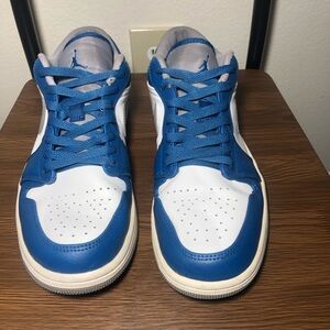 Jordan 1 Low True Blue Size 9.5 Men Shoes 553558-412